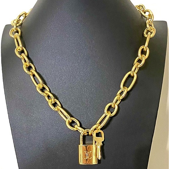 Gold Louis Vuitton Lock Key Necklace, Authentic, Chain Link, Number 315 - Picture 2 of 3